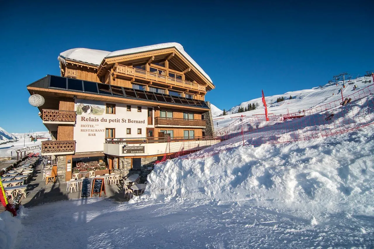 מלון לה רוזייר Le Relais Du Petit Saint Bernard 2*,